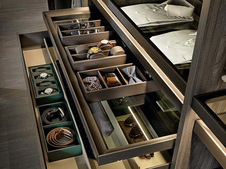   EXCESSORIES:  
gloveboxes trays to store a host of personal items 
